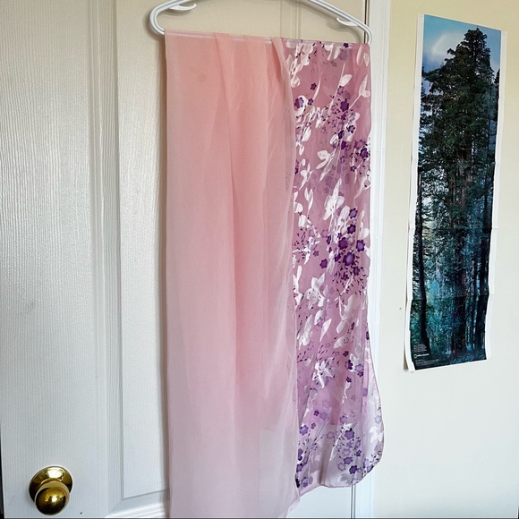 Pink 100% silk wrap soft scarf with purple flower pattern - Picture 4 of 5